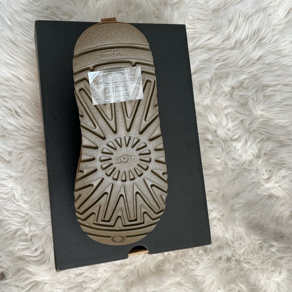 UGG Neumel Chukka Boot Size Men’s New in Box - Picture 6 of 6